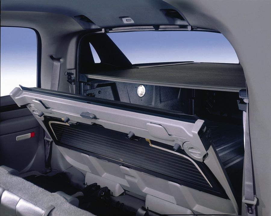  Cadillac Escalade EXT 2002 года  (фото 18 из 39)